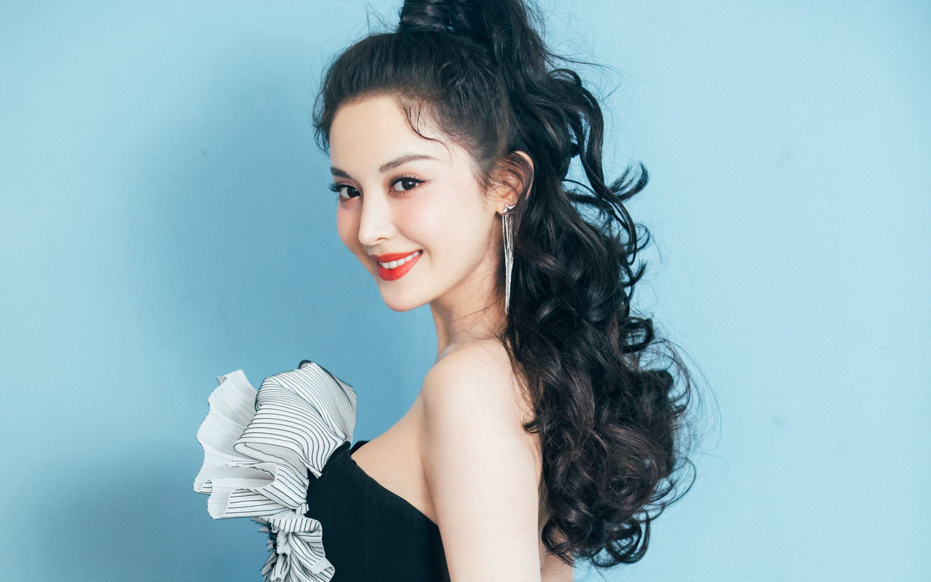 博卡青年身体对抗激烈，限制本菲卡推进，博卡青年是豪门吗