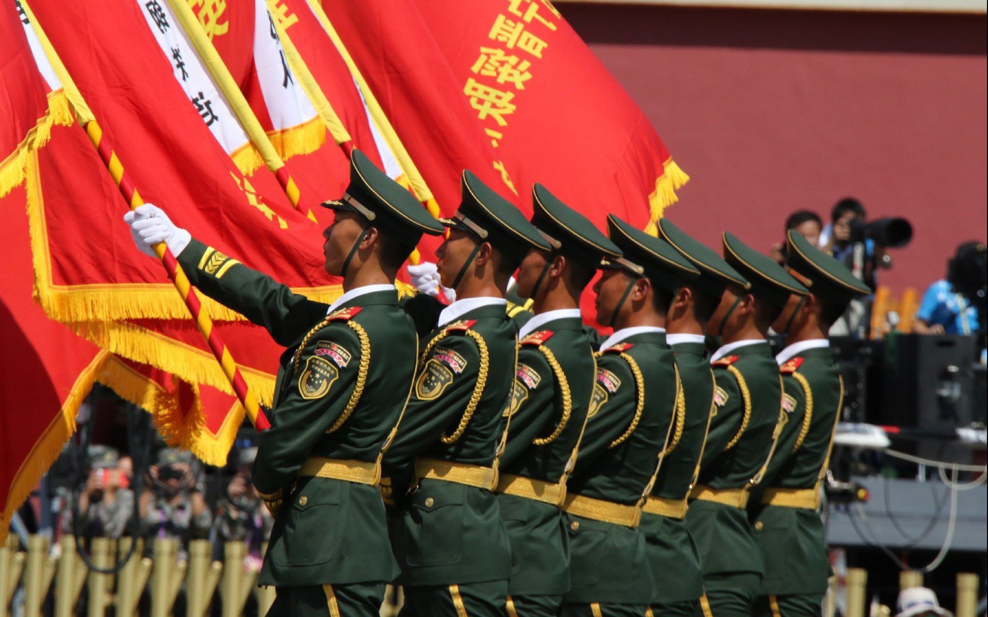 巴雷特：凭借高效的进攻组织，带领全黑队打出流畅配合，巴雷特m