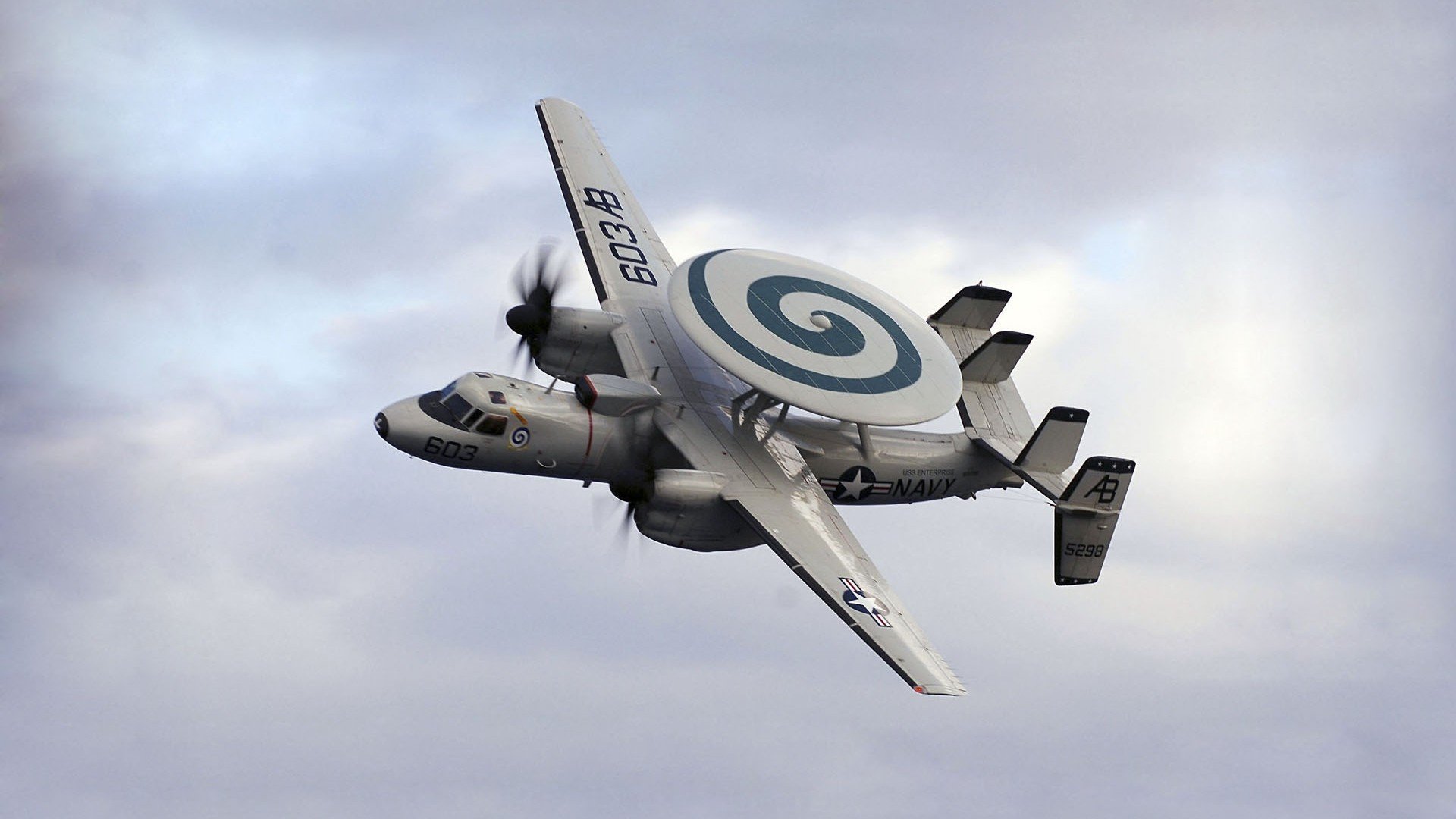 九游官网pc-英超战火不断：精彩镜头层出不穷！，英超战术分析