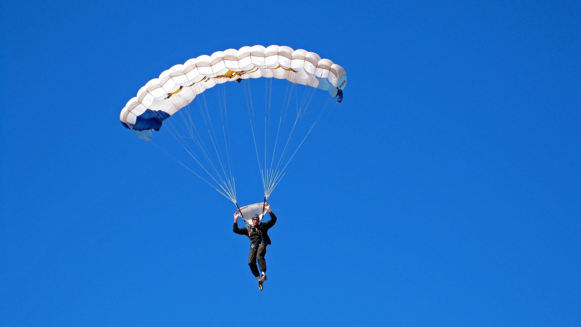 “中国足球职业俱乐部签订多项青训合作协议”，中国足球青训基地有哪些